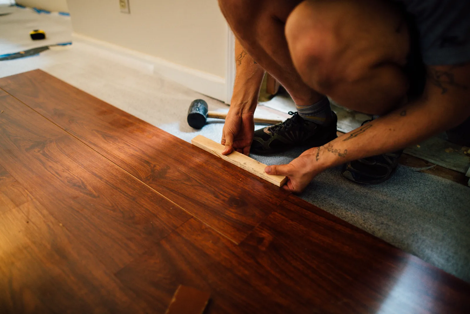 Pose professionnelle d'un revêtement de sol